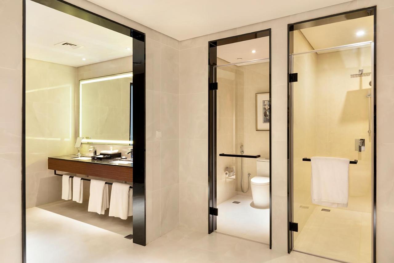 Asiana Grand Hotel Dubai Exterior foto A bathroom with a shower room