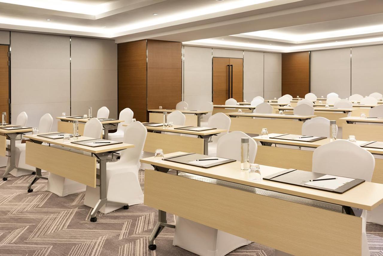 Asiana Grand Hotel Dubai Exterior foto A typical classroom layout