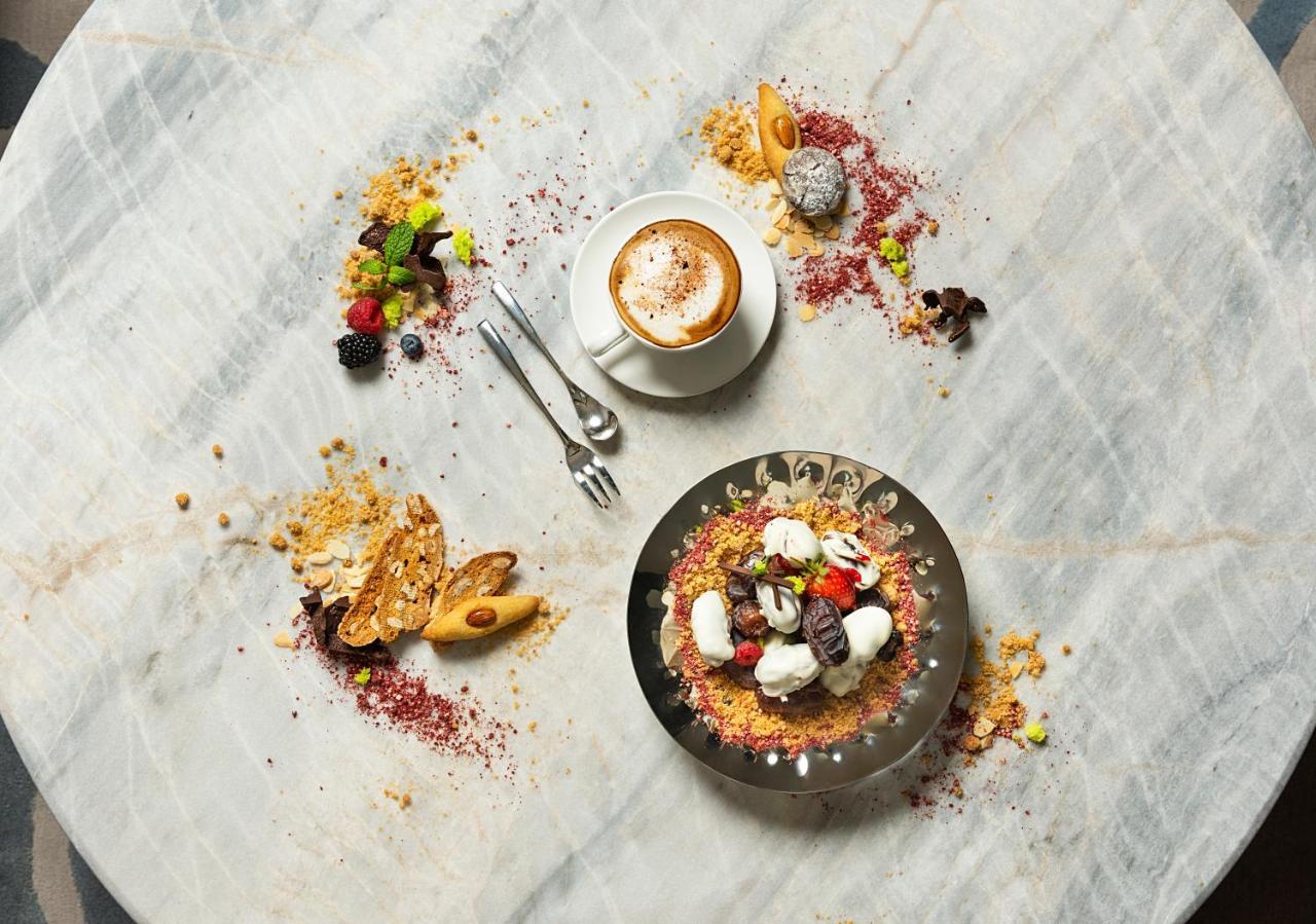 Asiana Grand Hotel Dubai Exterior foto A typical breakfast at the restaurant