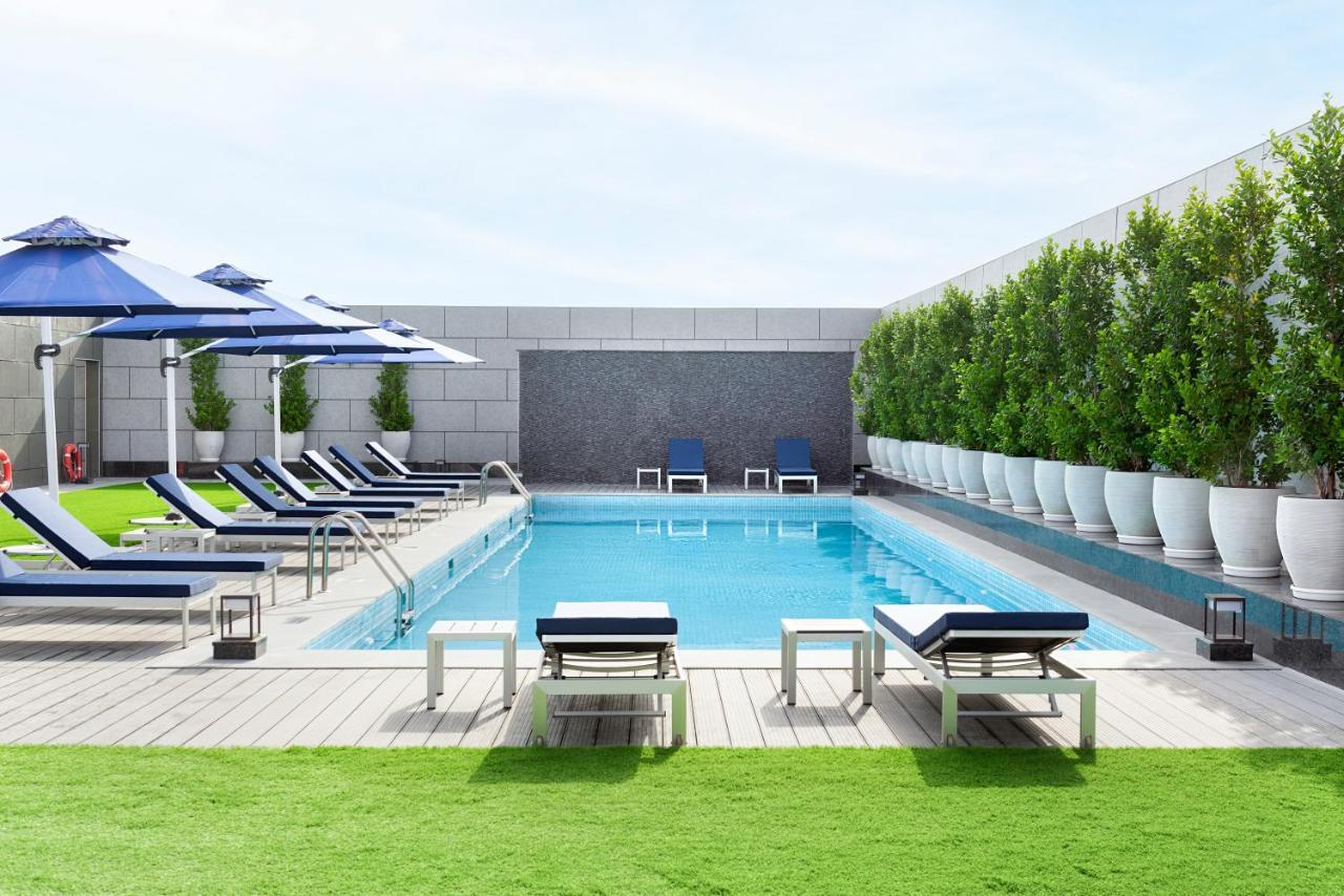 Asiana Grand Hotel Dubai Exterior foto The swimming pool at the hotel